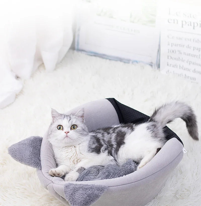 Cozy Winter Cave Bed for Pets